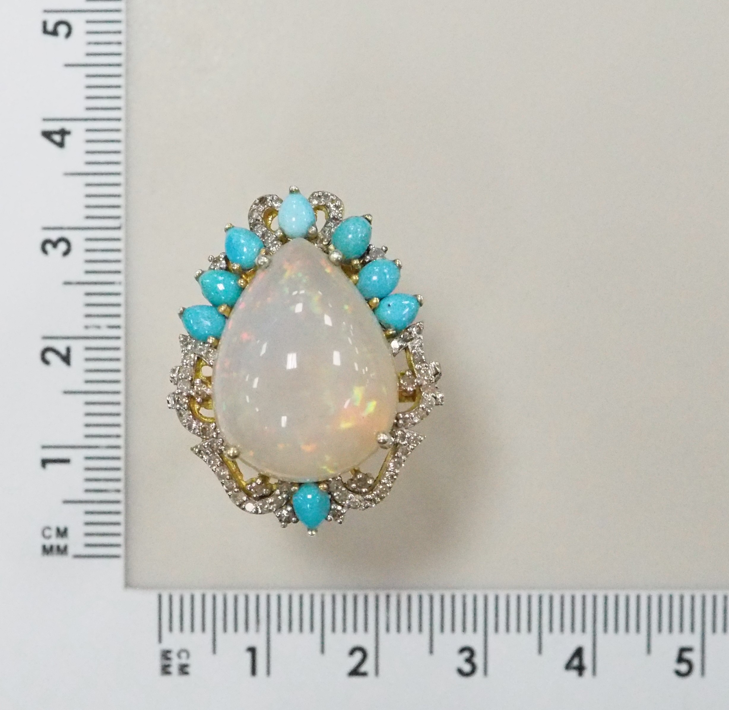 Серебряное кольцо 925 пробы; вставки 1 Опал бел. 12,86ct (Эфиопия); 8 Бирюза 1,24ct; 88 Бр.Кр-17 0,6ct 4/4;